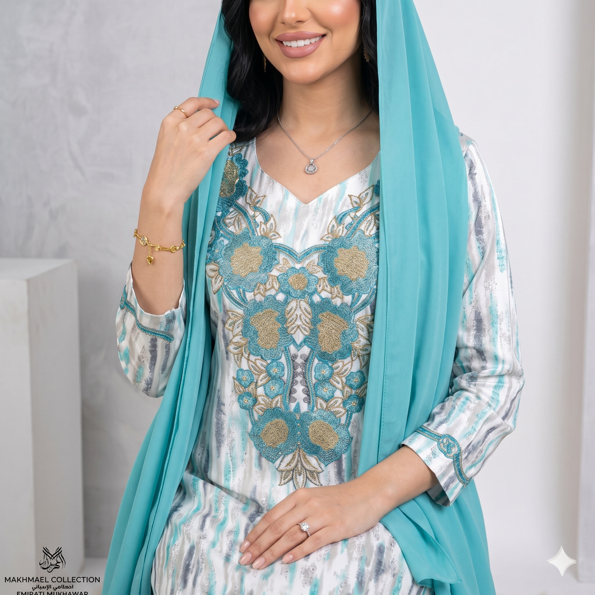 Mkhawar Élégance Turquoise – Soie Indonésienne Brodée à la Main